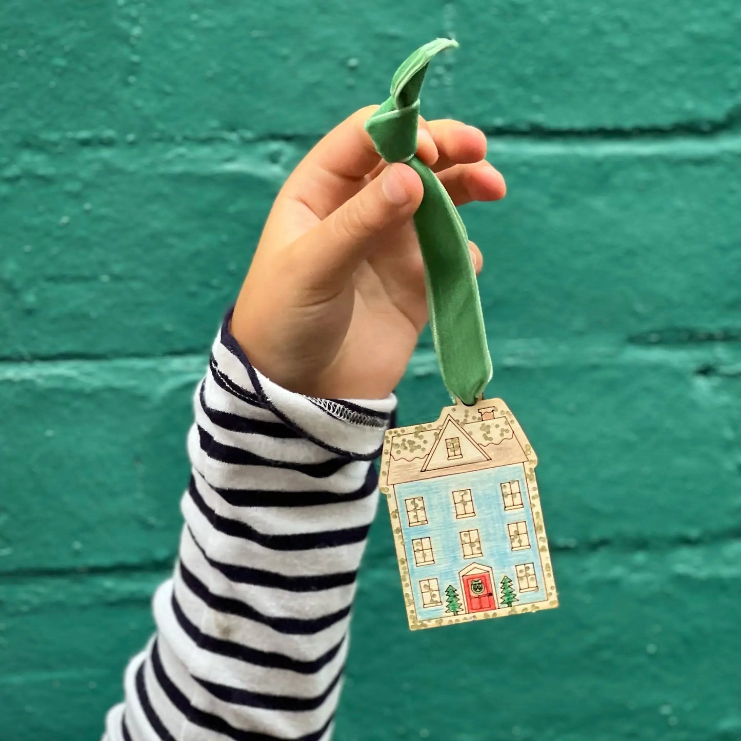 Make Your Own Vintage Dollshouse Decoration image 1